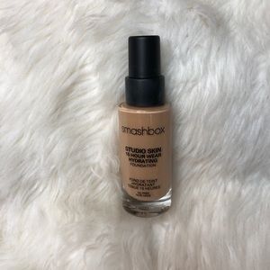 Smashbox Makeup - NWT Smashbox Studio Skin Foundation Smashbox Makeup - NWT Smashbox Studio Skin Foundation